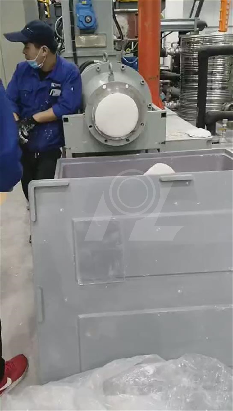 2，上料，捏合精煉